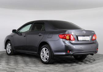 Подержанный автомобиль Toyota Corolla Sedan 2008 года (6 фото)