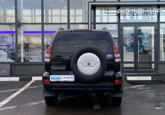 Подержанный автомобиль Toyota Land Cruiser Prado 2004 года (6 фото)