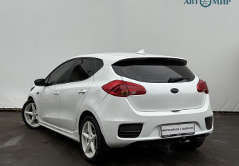 Подержанный автомобиль Kia Ceed Hatchback 2017 года (7 фото)