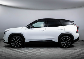 Подержанный автомобиль Geely Atlas 2024 года (8 фото)