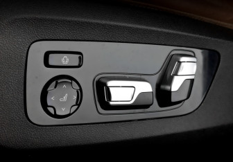 Подержанный автомобиль BMW X6 2021 года (21 фото)