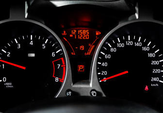 Подержанный автомобиль Nissan Juke 2011 года (11 фото)