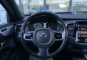 Подержанный автомобиль Volvo XC90 2017 года (16 фото)