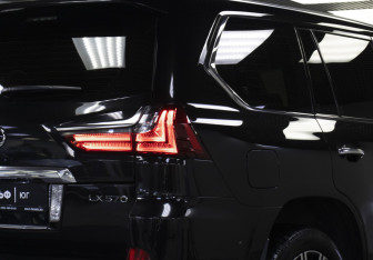 Подержанный автомобиль Lexus LX 2017 года (35 фото)