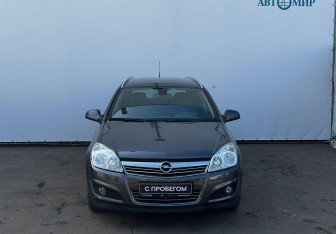 Подержанный автомобиль Opel Astra Wagon 2011 года (2 фото)
