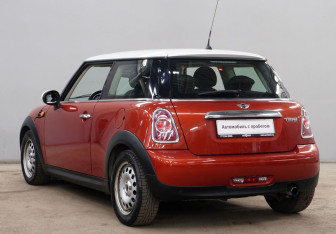 Подержанный автомобиль MINI Hatch 2013 года (6 фото)