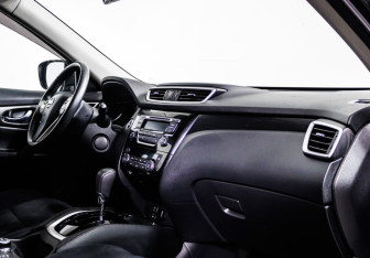 Подержанный автомобиль Nissan X-Trail 2017 года (9 фото)