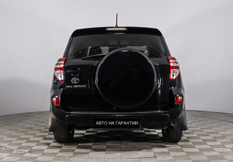 Подержанный автомобиль Toyota RAV4 2011 года (4 фото)