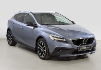 Подержанный автомобиль Volvo V40 Hatchback 2019 года (3 фото)