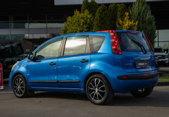Подержанный автомобиль Nissan Note 2007 года (5 фото)
