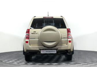 Подержанный автомобиль Suzuki Grand Vitara 2006 года (6 фото)