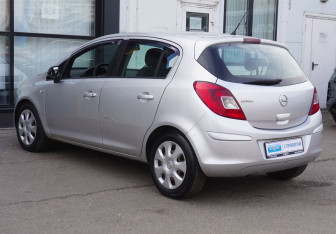Подержанный автомобиль Opel Corsa 2011 года (7 фото)