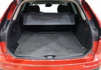 Подержанный автомобиль Volvo XC60 2020 года (23 фото)
