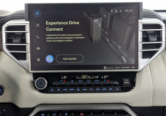 Подержанный автомобиль Toyota Sequoia 2023 года (17 фото)