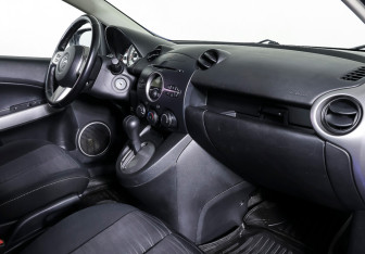 Подержанный автомобиль Mazda 2 Hatchback 2008 года (11 фото)