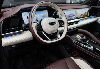 Подержанный автомобиль Geely Monjaro 2023 года (15 фото)