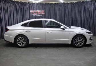 Подержанный автомобиль Hyundai Sonata 2021 года (4 фото)