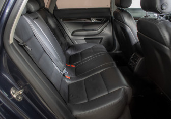 Подержанный автомобиль Audi A6 Sedan 2010 года (10 фото)