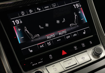 Подержанный автомобиль Audi Q8 2023 года (19 фото)