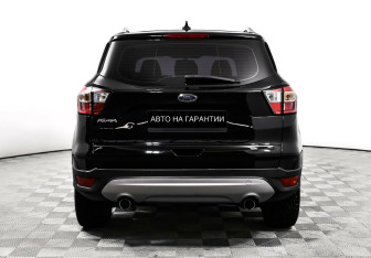 Подержанный автомобиль Ford Kuga 2017 года (6 фото)