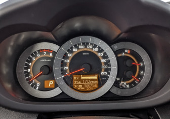 Подержанный автомобиль Toyota RAV4 2012 года (16 фото)
