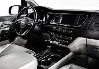 Подержанный автомобиль Kia Carnival 2019 года (9 фото)