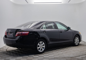 Подержанный автомобиль Toyota Camry Sedan 2011 года (5 фото)