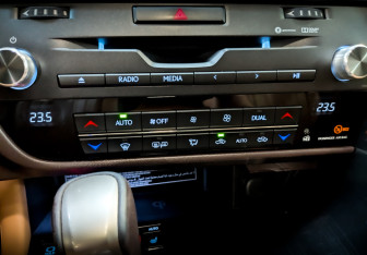 Подержанный автомобиль Lexus RX 2018 года (25 фото)