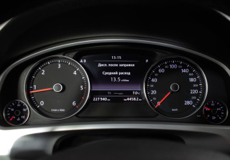 Подержанный автомобиль Volkswagen Touareg 2013 года (12 фото)