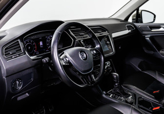 Подержанный автомобиль Volkswagen Tiguan 2018 года (12 фото)