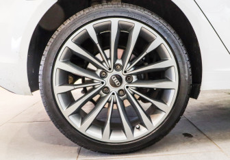 Подержанный автомобиль Audi A3 Hatchback 2015 года (27 фото)