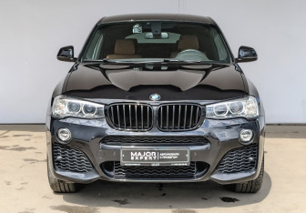Подержанный автомобиль BMW X4 2017 года (2 фото)