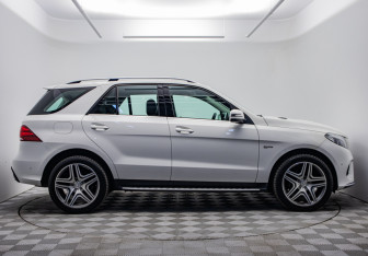 Подержанный автомобиль Mercedes-Benz GLE 2016 года (6 фото)