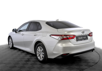 Подержанный автомобиль Toyota Camry Sedan 2019 года (7 фото)