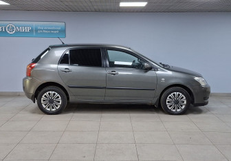 Подержанный автомобиль Toyota Corolla Hatchback 2004 года (4 фото)