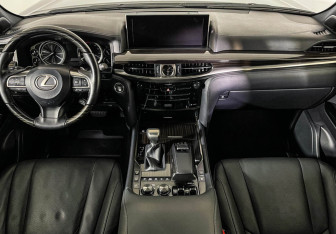 Подержанный автомобиль Lexus LX 2019 года (12 фото)