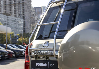 Подержанный автомобиль Nissan Patrol 2005 года (22 фото)