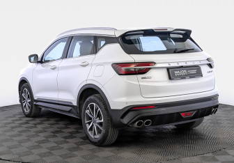 Подержанный автомобиль Geely Coolray 2023 года (7 фото)