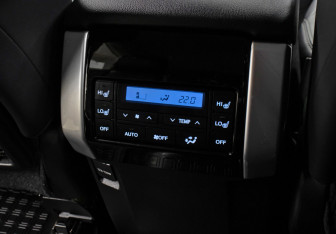 Подержанный автомобиль Toyota Land Cruiser Prado 2019 года (21 фото)