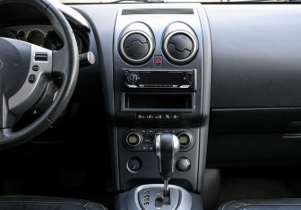 Подержанный автомобиль Nissan Qashqai 2008 года (15 фото)