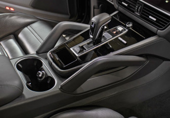 Подержанный автомобиль Porsche Cayenne 2020 года (19 фото)