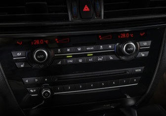 Подержанный автомобиль BMW X6 2017 года (15 фото)