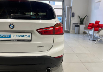 Подержанный автомобиль BMW X1 2018 года (9 фото)