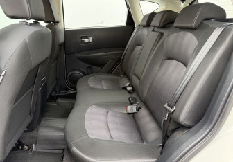 Подержанный автомобиль Nissan Qashqai 2013 года (11 фото)