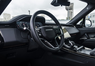 Подержанный автомобиль Land Rover Range Rover Sport 2025 года (13 фото)