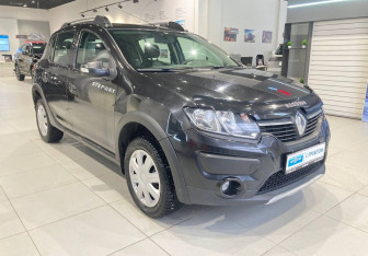 Подержанный автомобиль Renault Sandero 2015 года (3 фото)