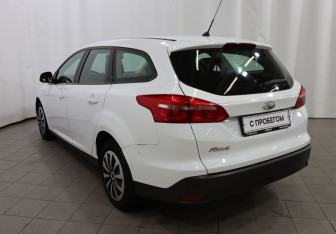 Подержанный автомобиль Ford Focus Wagon 2016 года (6 фото)