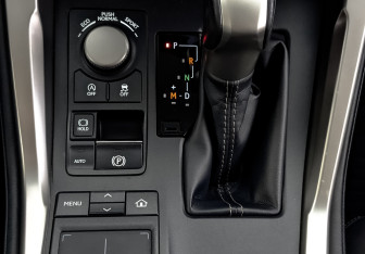 Подержанный автомобиль Lexus NX 2015 года (30 фото)