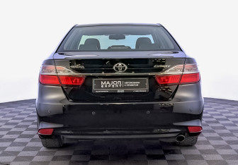 Подержанный автомобиль Toyota Camry Sedan 2015 года (6 фото)