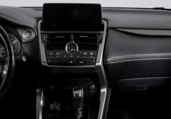 Подержанный автомобиль Lexus NX 2017 года (13 фото)